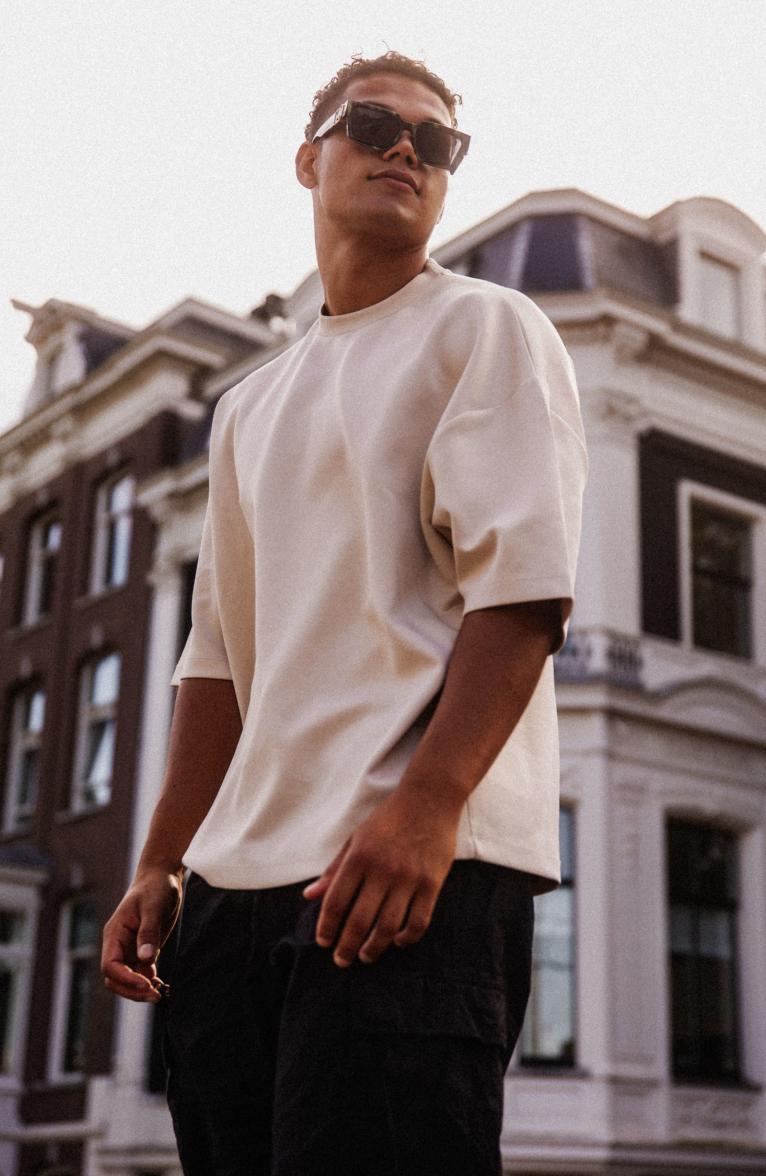 model-Max.-3910